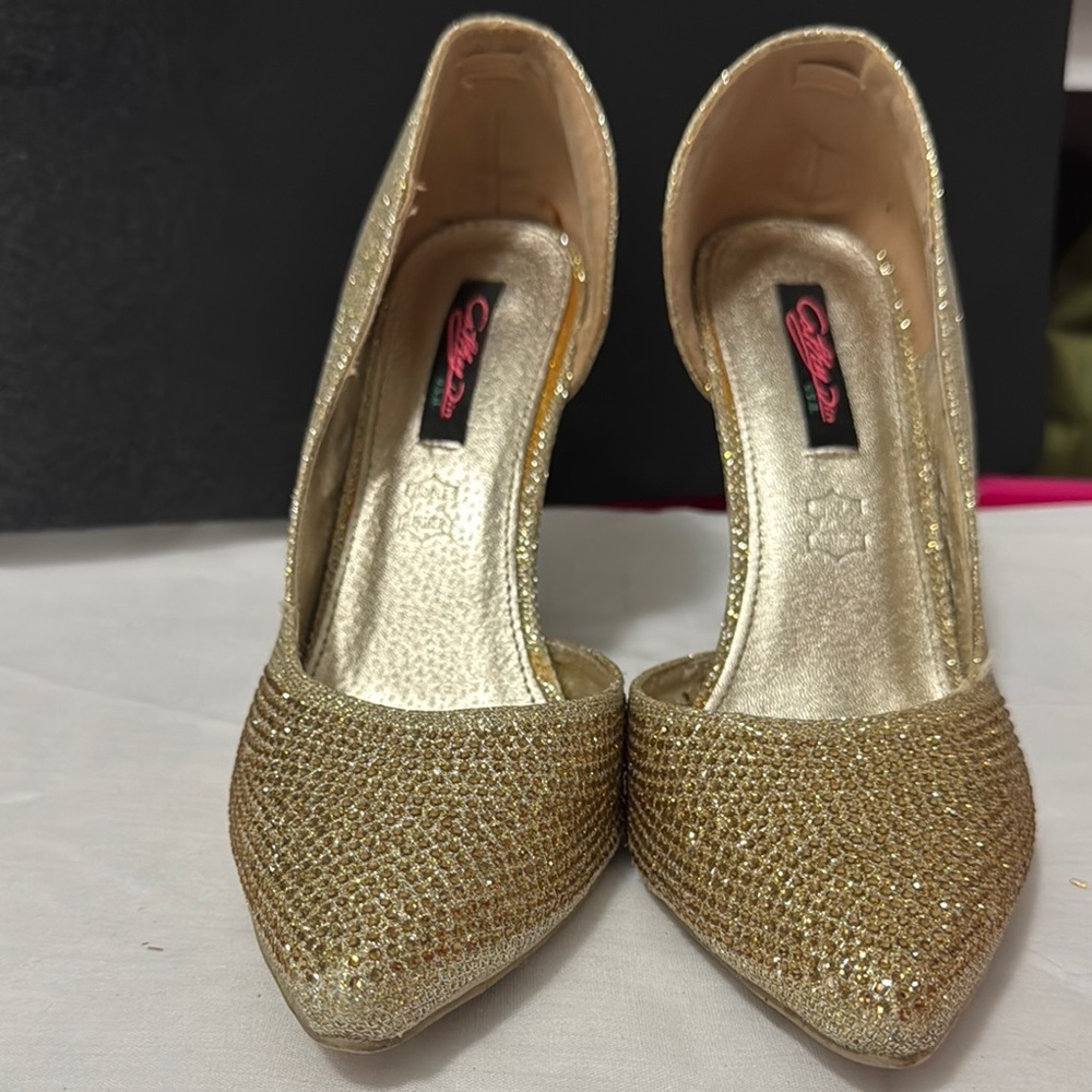 Cathy Din Asymmetrical Gold Women's 4-inch Heels Size 8.5